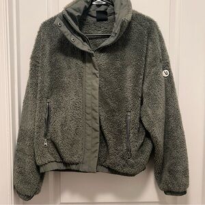 EUC ✨Vouri Sherpa Jacket